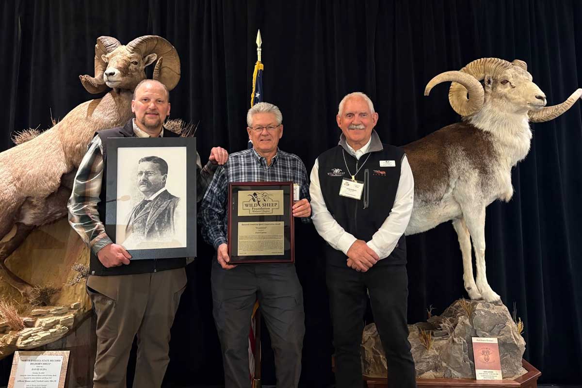 Dave Currier accepting the Midwest Wild Sheep foundation 2026 scholarship
